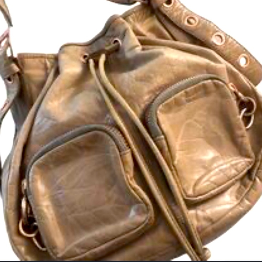 Ted Baker Vintage Shiny‎ Cream CopperLocket & Chain Leather BucketBag Crossbody